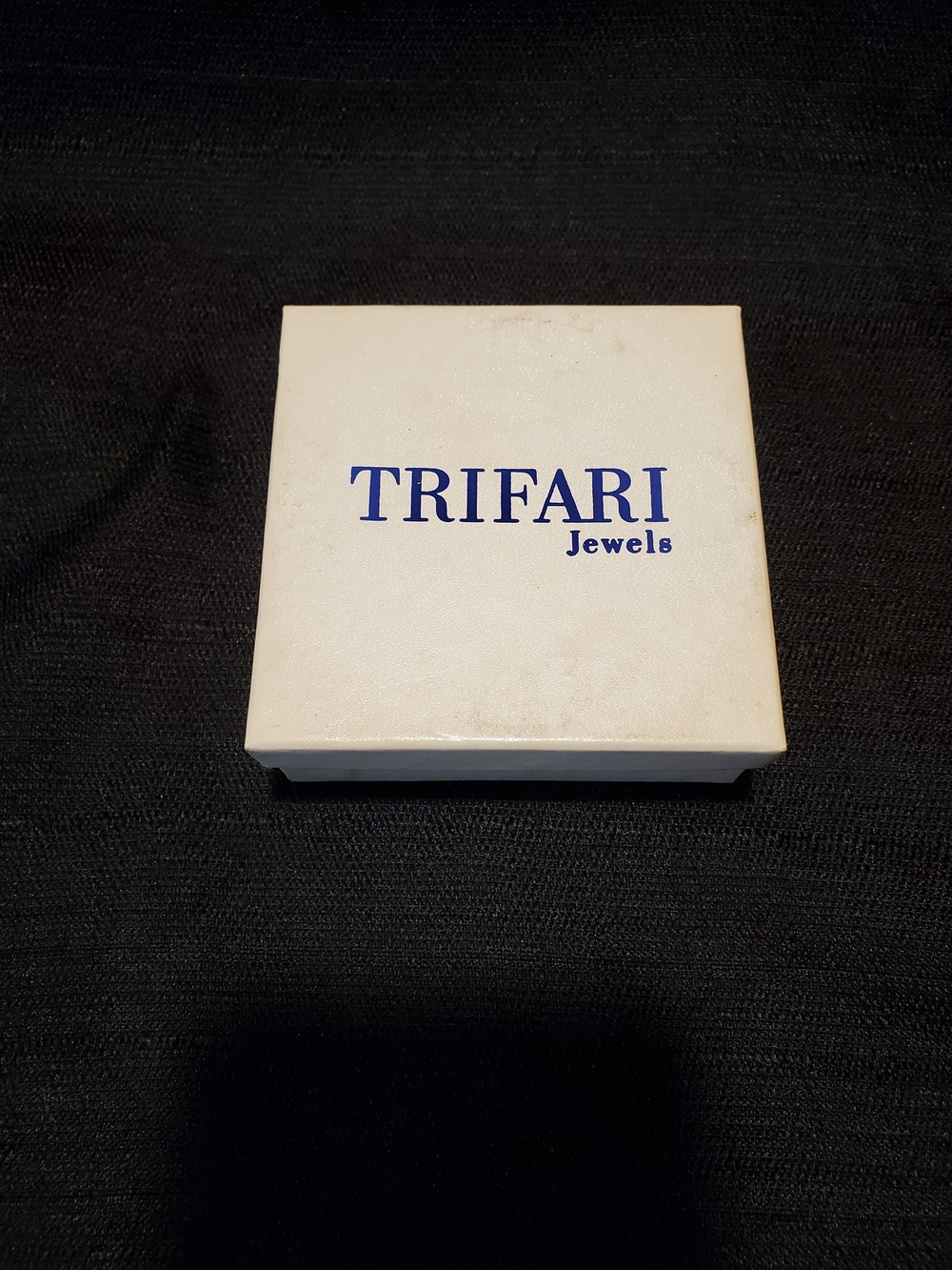 VTG Trifari Total Edition 2000 Cat Brooch Set Mint Boxed Stork Card Rhinestone